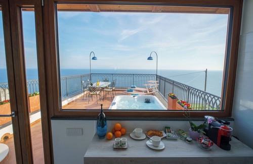 Conca dei Marini Apartment | Amalfi House Marlidia, located in the heart of the stunning Amalfi Coast.