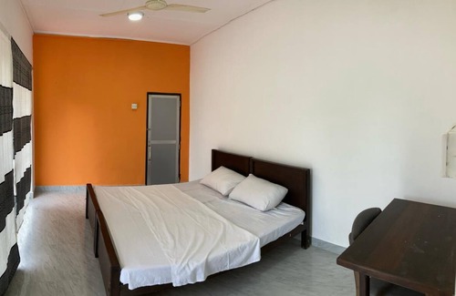 New Town Cabin | Amani Homes,4-bedroom building with WiFi, and AC in delightful Anuradhapura