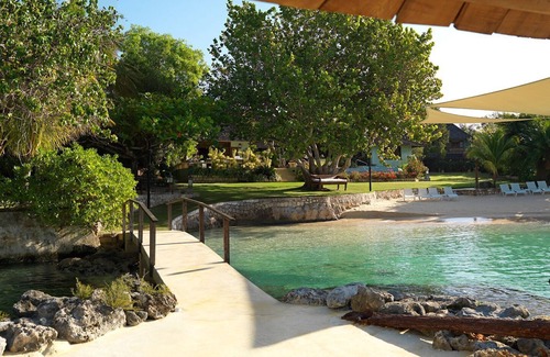 Discovery Bay House | AMANOKA PROMISES A LUXURIOUS AND TRULY ENJOYABLE VACATION.