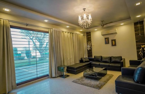 Jamwa Ramgarh Villa | Amayra The Luxury Farm