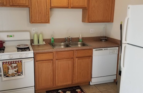 Menlo Park Condo | Amazing 1 Bedroom Condo Totally Ready to Move-In, Impeccably Maintained