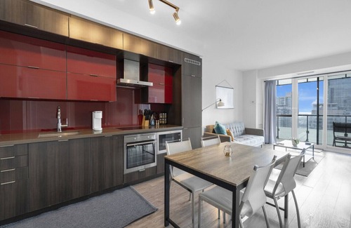 Toronto Entertainment District Hotel | Amazing 1BR - Rooftop Pool - City View - Gym