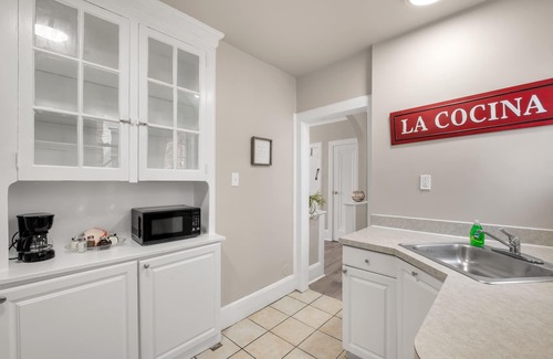 Spruce Hill Apartment | Amazing 2BR by Upenn/Drexel