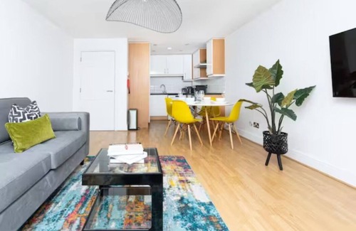 Spitalfields Apartment | Amazing 2BR Flat, 3 min Shoreditch High Street