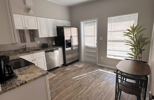 Tampa House | Amazing 3 bedroom 2 bath 2 car garage with patio minutes to Busch Gardens