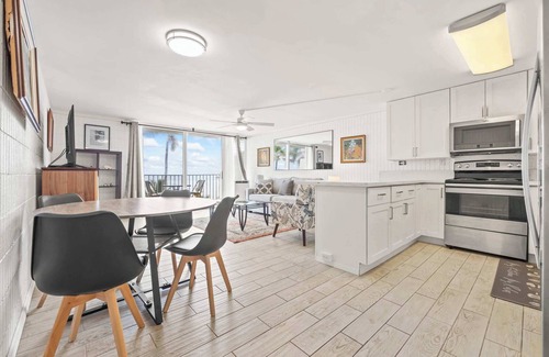 Punaluu Condo | Amazing 7th floor Beachfront Condo w/AC