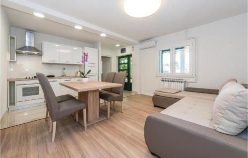 Meterize Apartment | Amazing Apartment In Sibenik With Sauna