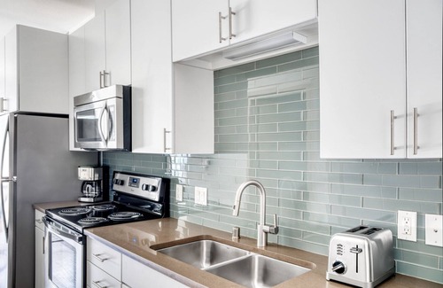 Old Ballard Apartment | Amazing Ballard 1BR w/W/D, BBQ & Gym, near Waterfront, by Blueground