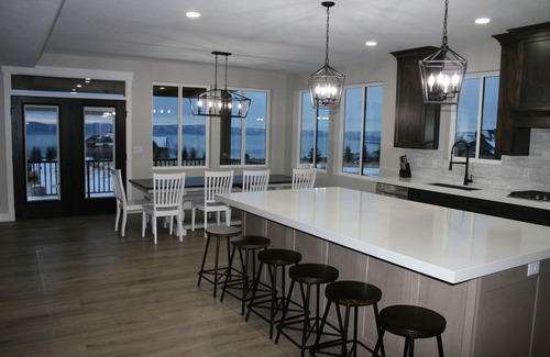 Fish Haven Cabin | Amazing Bear Lake Cabin - Lake House - Moose Point w/Private Pickleball Court
