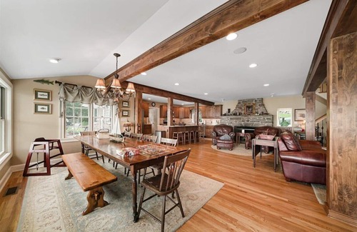 Tafton House | Amazing Family Lake Wallenpaupack Lakefront with Dock