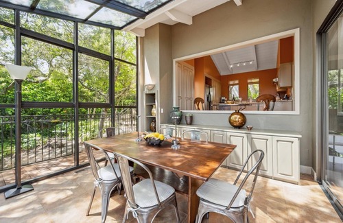 Sonoma House | Amazing Get-Away! Enjoy the Views! Relax on Deck or by Pool. Minutes to Plaza.n