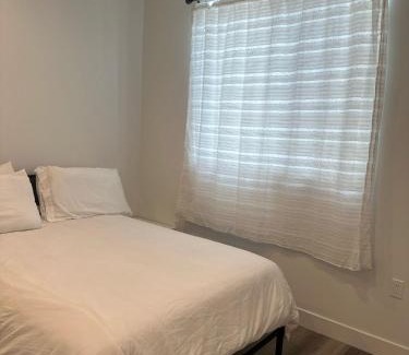 Larchmont Apartment | Amazing Hollywood Apartment FREE Parking & WiFi