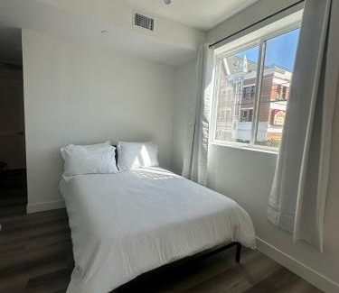 Larchmont Apartment | Amazing Hollywood Apartment FREE Parking & WiFi