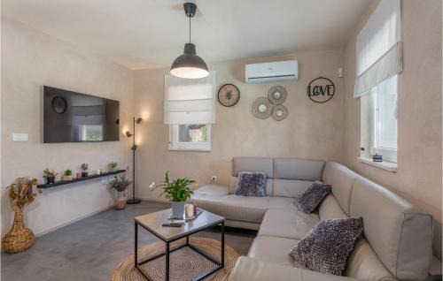 Sveti Ivan Dobrinjski House | Amazing Home In Sveti Ivan Dobrinjski