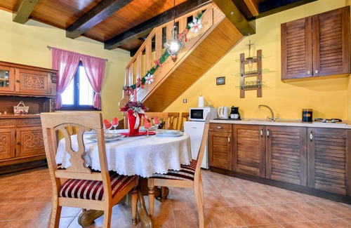 Sveti Ivan Zelina House | Amazing home in Adamovec with sauna