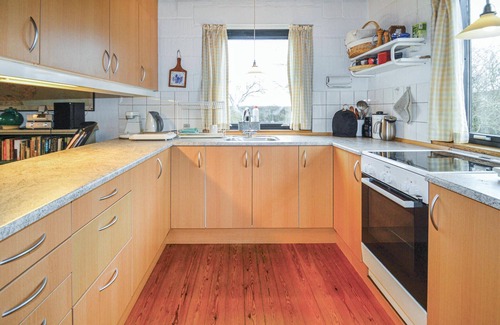 Vindebæk House | Amazing home in Askeby with kitchen