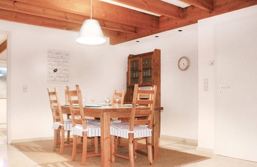 Beerse House | Amazing Home in Beerse With 4 Bedrooms and Wifi