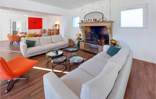 Bieujac House | Amazing Home In Bieujac