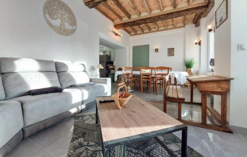 Neuilly-le-Vendin House | Amazing Home In Neuilly Le Vendin