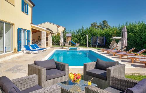Muzini House | Amazing Home In Naselje Muzini