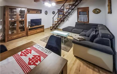 Velika House | Amazing Home In Oljasi With Sauna