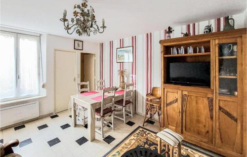 Peronne House | Amazing Home In Péronne With Kitchen