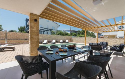 Pirovac House | Amazing Home In Pirovac With Jacuzzi