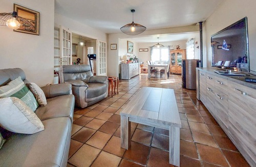 Plogoff House | Amazing home in Plogoff with WiFi