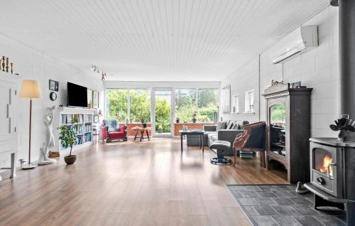 Ronde House | Amazing Home In Rønde With Wifi