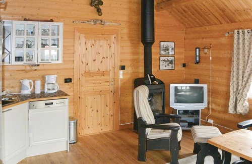 Sørvagen House | Amazing home in Sørvågen with WiFi