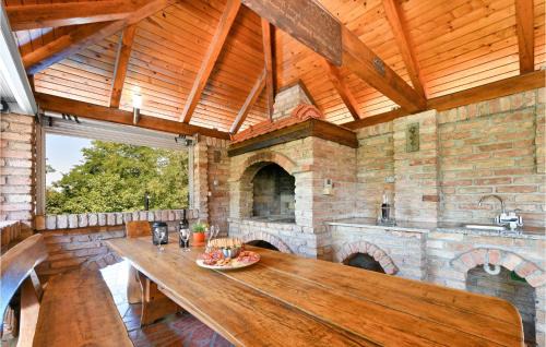 Sveti Ivan Zelina House | Amazing Home In Susobreg With Wifi