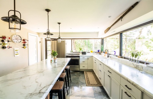Lodi Cottage | Amazing Lake Wisconsin Views! Newly Remodeled Cottage with Modern Amenities!