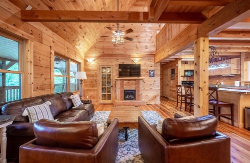 Kedron House | Amazing log cabin,12 min to Arrington Vineyards, 28 min to Nashville downtown.