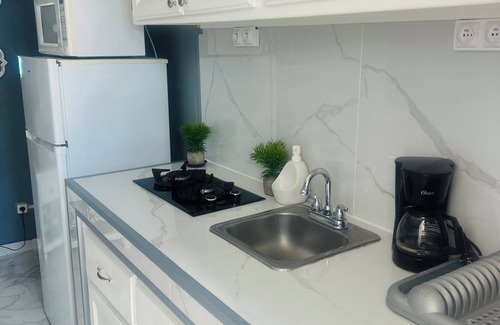 Marigot House | Amazing Modern Studio, fully equipped with WiFi and AC in the heart of Marigot