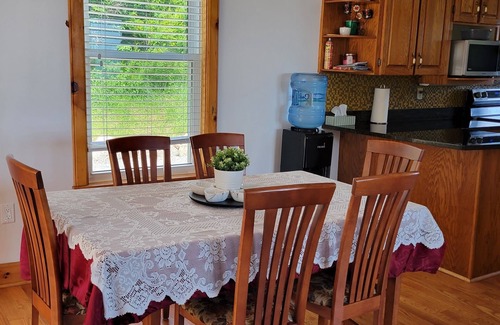 Chester Cottage | Amazing ocean view/private road/close to bayswater beach.