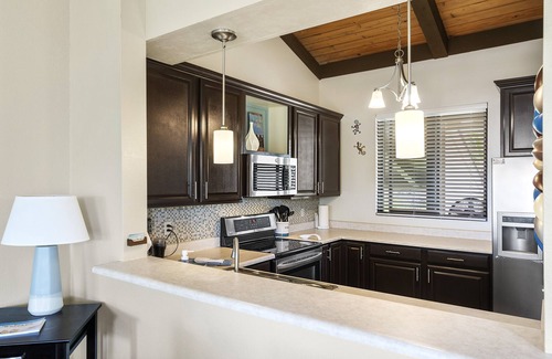 Kahaluu Bay Condo | Amazing Ocean View 2BR 2Bath with Modern AC. Beautifully Upgraded. KKSR 9-305