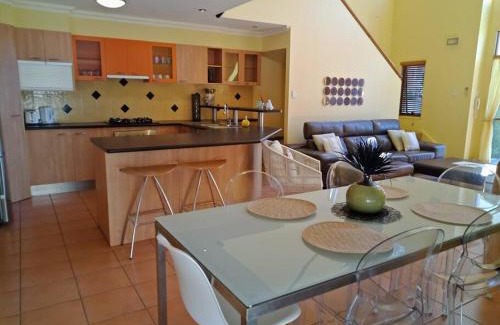 Labrador Villa | Amazing Perfect Family Home - GC Beach location