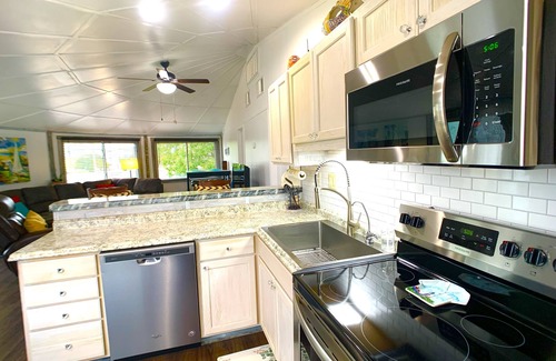 Wilmington Beach House | ❤️Amazing Round House - Easy Self Check-In, Just Steps to Beach!