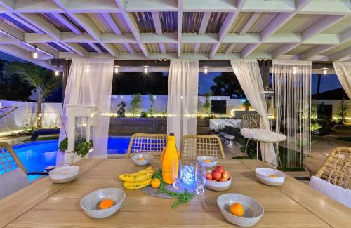 University City House | Amazing San Diego Oasis -Heated Pool Spa Sauna