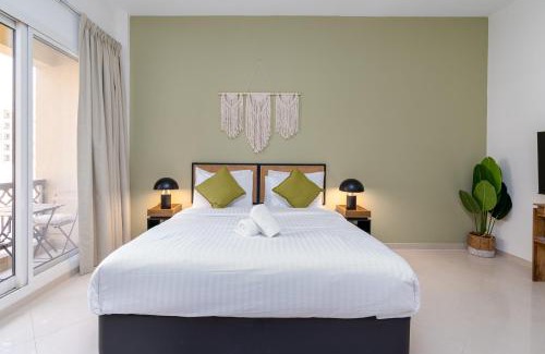 Bab Al Bahr Apartment | Amazing Studio with Balcony & Beach access-RAK
