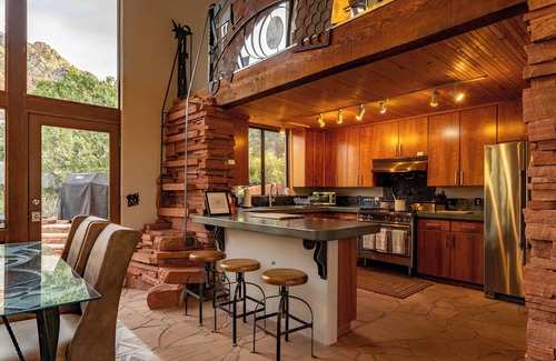 Sedona House | Amazing View Home with Hot Tub in Quiet Area surrounded by Pines and Red Rocks!