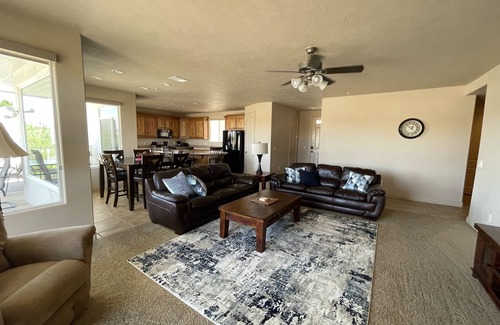 St. George Resort | Amazing view, pools/hot tubs/waterslide, trails. Las Palmas resort! Sleeps 10