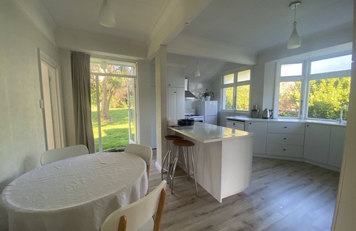 Dunedin House | Amazing views! 5 mins to beach