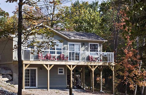 Lake of Bays Cottage | Amazing Views! The Muskokan Cottage at Blue Water Acres