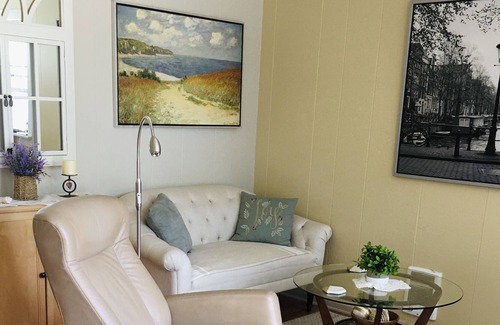 College Hill Apartment | Amazon Park independent studio