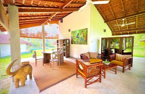 Divulapitiya Hotel | Ambarella Lodge - Katunayake