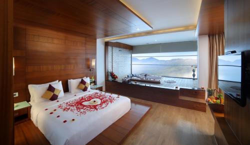 Pallivasal Hotel | Amber Dale Luxury Hotel & Spa, Munnar