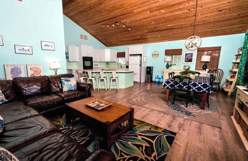 Spanish Wells House | Amberjack House - 3 Bedroom House On The Beach!