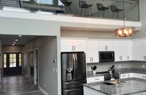 Marion House | Amenity loaded golf course retreat!