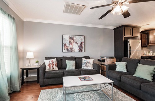 Jeffersonville Apartment | American Pharoah Twin Spires Suite